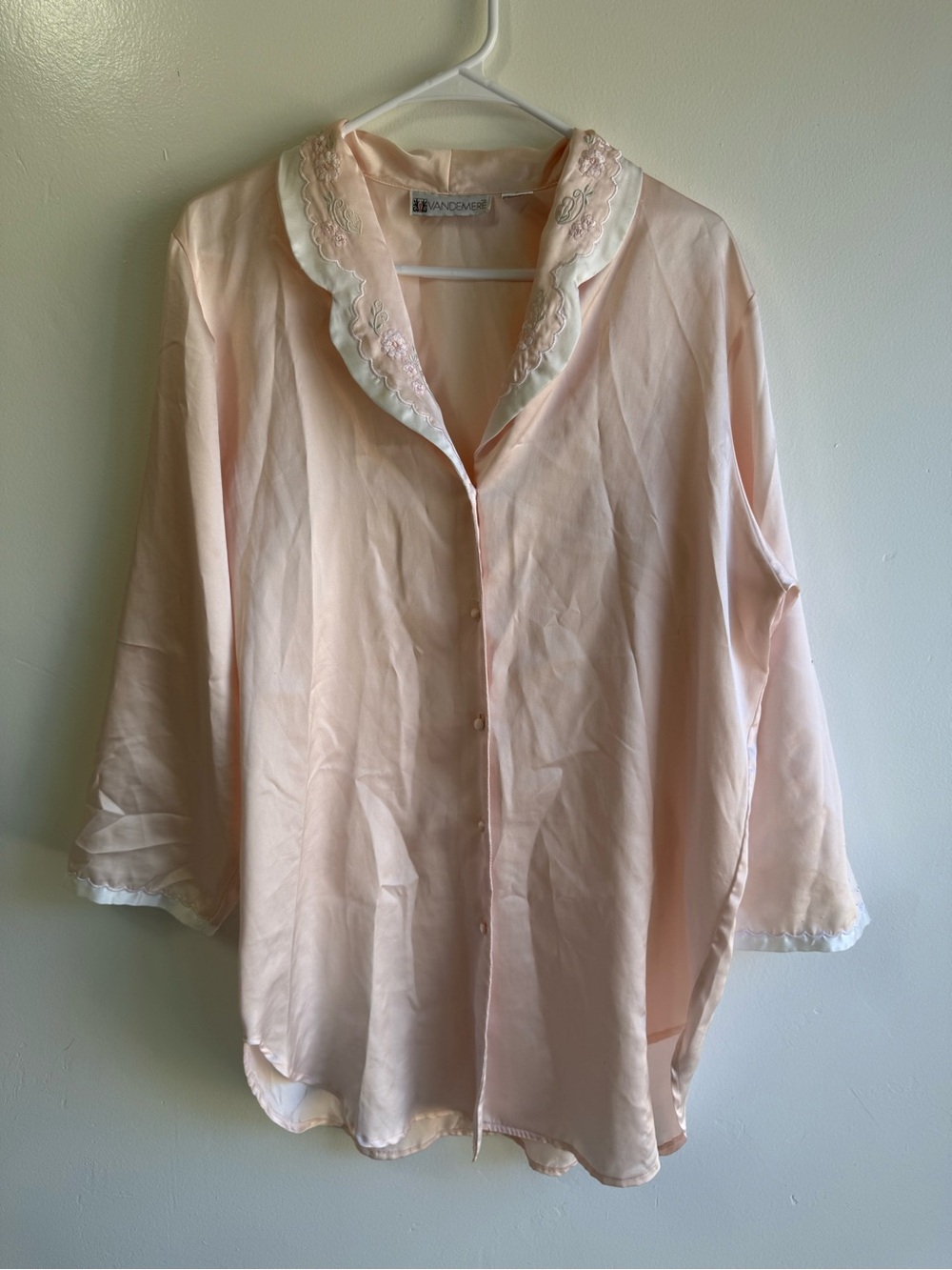 Vandemere Vintage Embroidered Blush Pink Silky Sleep Shirt size Medium